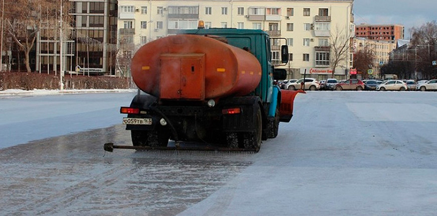 В Самаре уложили геотекстиль и начали заливать каток