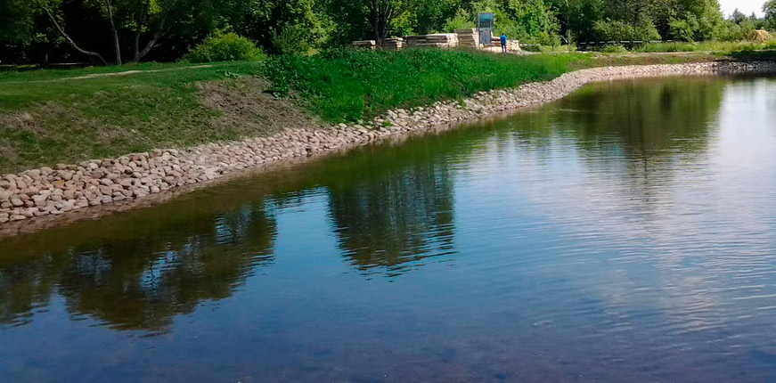 Красивый берег водоема